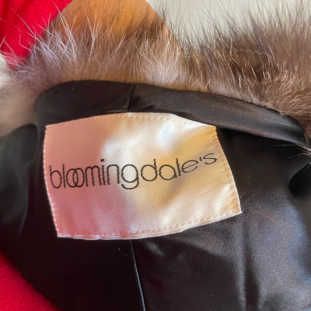 Bloomingdale’s Used Sliver real fox stole used . L-XL. With free Fendi scarf - Picture 10 of 15